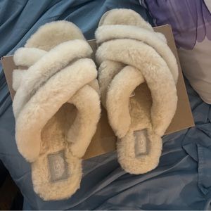 Ugg women’s slippers brand new with box size 8